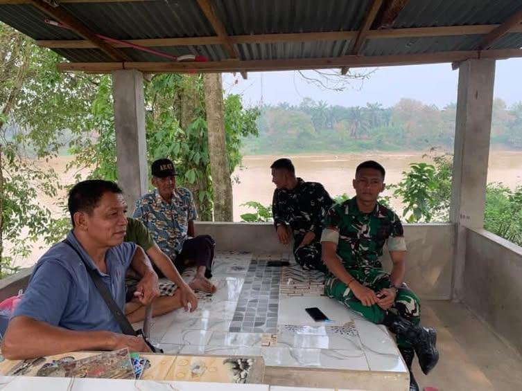 Yonif TP 850/SC Bersama Warga Gumanti Komunikasi Sosial