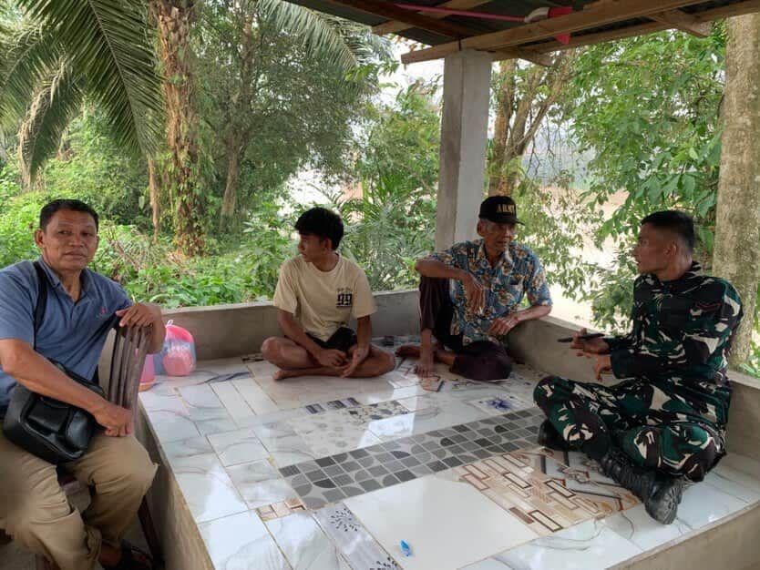 Yonif TP 850/SC Bersama Warga Gumanti Komunikasi Sosial