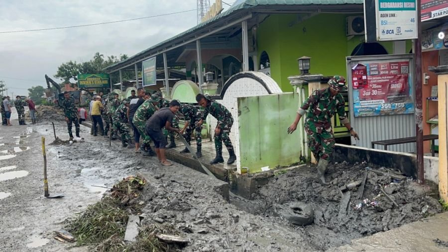 YONIF TP 850/SC Bersama Warga Laksanakan Karya Bhakti