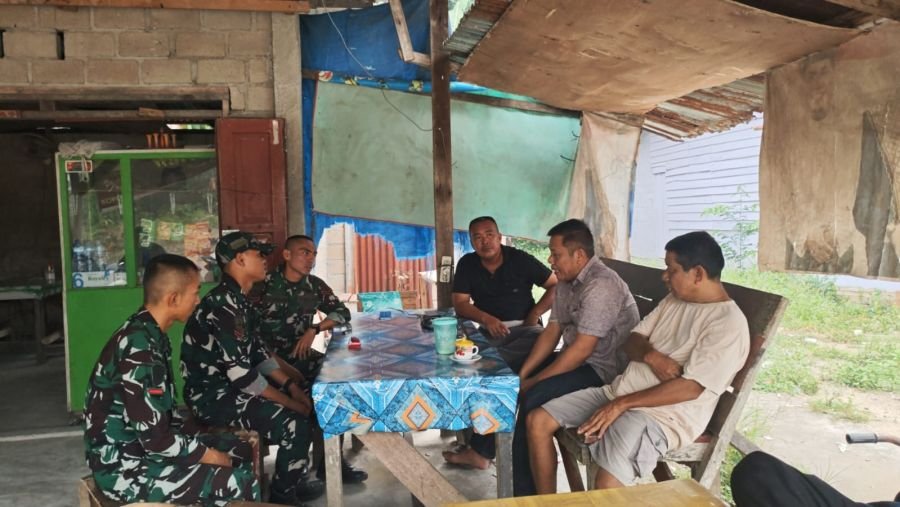 Yonif Tp 850/Sc Pererat Silaturahmi Warga Desa Sungai Kuning Binio Lewat Komsos