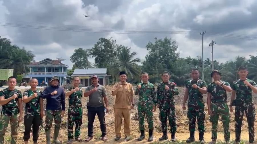 Yonif TP 850/SC Perkuat Ketahanan Pangan Bersama Pemerintah Desa