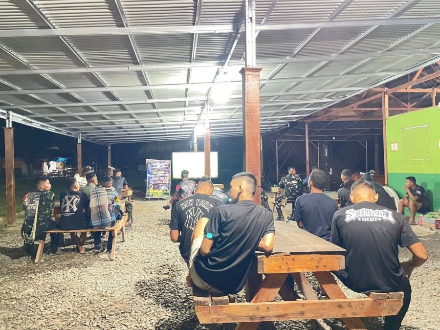 Yonif TP 851/BBC Gelar Nobar Inggris vs Norwegia Bersama Masyarakat