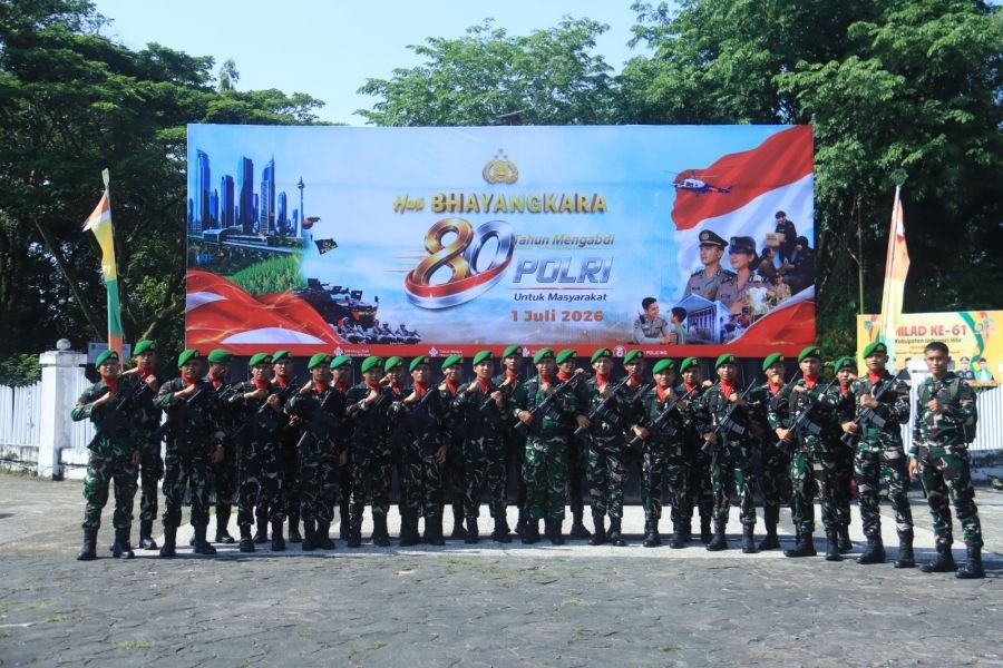 Yonif TP 953 Hadiri Upacara HUT Bhayangkara ke-80, Perkuat Sinergi TNI-Polri