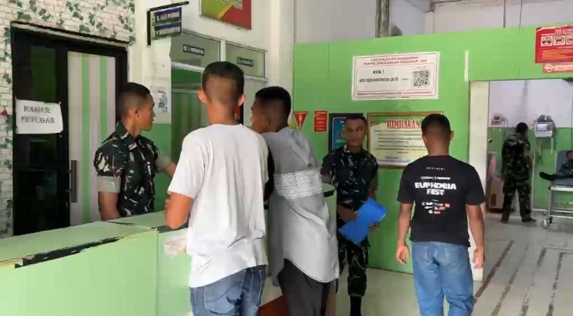 Yonif TP 953 Turunkan Personel Bantu Operasional Puskesmas Pengalihan