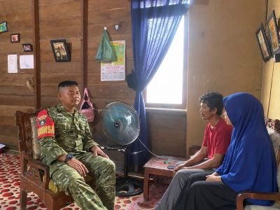 Babinsa 03/Tempuling Sambangi Rumah Ketua RT, Perkuat Komunikasi Warga Teluk Jira