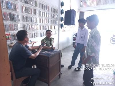 Babinsa 08/MDH Komsos Dengan Tokoh Pemuda, Cegah Kenakalan Remaja, di Wilayah Binaan.