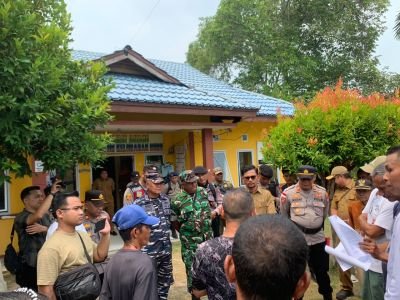 Babinsa Buru Pantau Aksi 70 Nelayan, Situasi Tetap Aman dan Terkendali