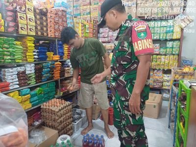 Babinsa Cek Harga Sembako di Warung Kelontong, Pastikan Ketersediaan dan Stabilitas Harga