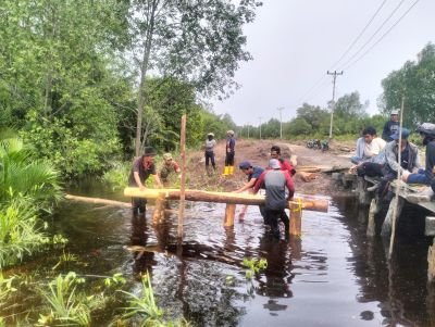 Babinsa dan Masyarakat Gotong Royong, Pembangunan Jembatan Garuda Merah Putih Terus Berjalan