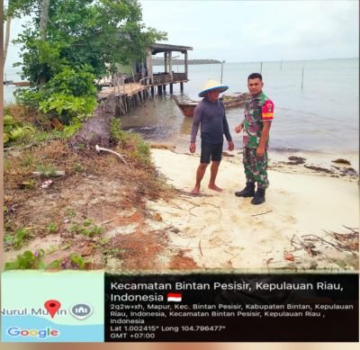 Babinsa Desa Mapur Ingatkan Nelayan Periksa Perlengkapan Keselamatan Sebelum Berlayar
