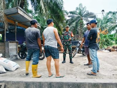 babinsa-gandeng-karang-taruna-cegah-karhutla-di-desa-sadar-jaya