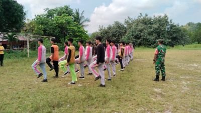 Babinsa Gembleng Paskibra Sambut HUT RI ke-81 di Sugie Besar