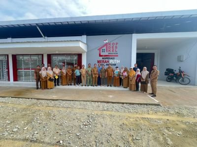 Babinsa Kodim 0320/Dumai Dampingi Kunjungan Dinas Koperasi, Tinjau Kesiapan KDKMP Kelurahan Mundam