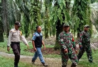 Babinsa Kodim 0322/Siak Bergerak Serentak, Karhutla Dicegah dan Komsos Digencarkan