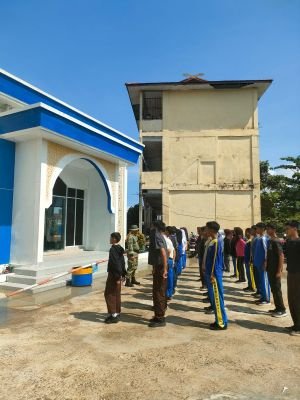 Babinsa Koramil 01/Dumai Latih PBB Siswa SMPN 23 Dumai, Tanamkan Disiplin dan Jiwa Nasionalisme