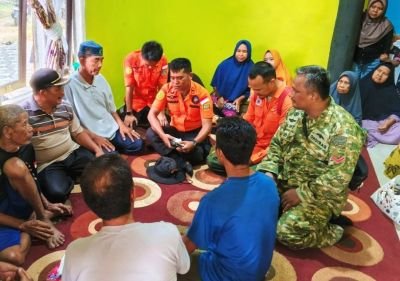 Babinsa Koramil 02 Rambah Kodim 0313/KPR Melaksanakan Komsos