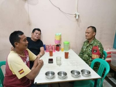 Babinsa Koramil 02/Kota Ajak Warga Maharatu Jaga Kebersihan Drainase Jelang Musim Hujan