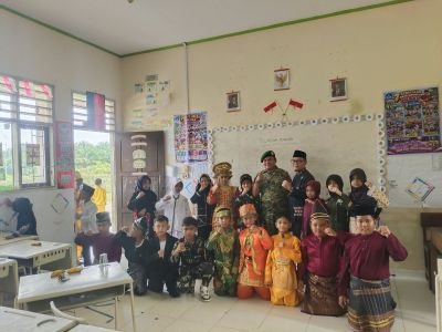Babinsa Koramil 02/KT Hadiri Peringatan Sumpah Pemuda di SDN 028