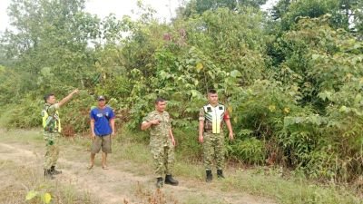 Babinsa Koramil 02/KT Patroli Cegah Karhutla di Beringin Taluk