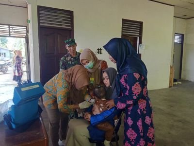 Babinsa Koramil 02/SA Pantau Perkembangan Anak Asuh Stunting di Sungai Apit