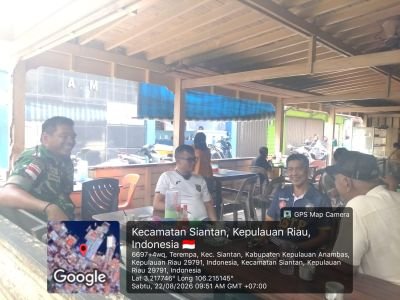 Babinsa Koramil 02/Tarempa Jalin Komsos dengan Kepala Desa Tarempa Barat, Bahas Program Desa dan Ket
