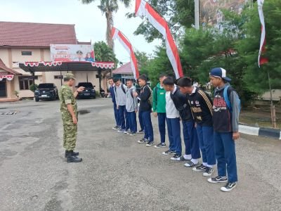 BABINSA KORAMIL 03/MANDAU SOSIALISASIKAN PANCASILA KEPADA SISWA SMP 3 MANDAU