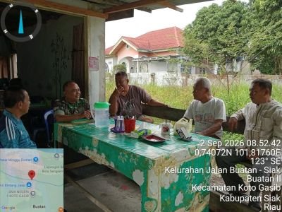 Babinsa Koramil 04/Perawang Bangun Komunikasi Langsung Bersama Warga Buatan II
