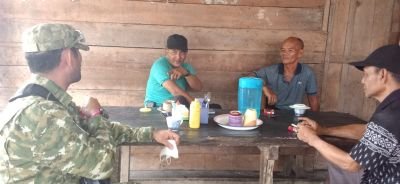Babinsa Koramil 06/Merbau Gelar Komsos di Kampung Pancasila, Perkuat Persatuan dan Kesatuan Masyarak