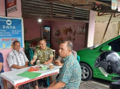 Babinsa Koramil 06/Sukajadi Komsos Bersama Warga, Ajak Tingkatkan Kepedulian terhadap Kebersihan Lin
