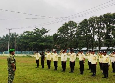 Babinsa Koramil 10 Kunto Darussalam Kodim 0313/KPR Gelar Latihan PBB