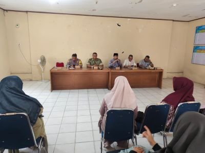 Babinsa Lembah Sari Bersama Aparatur Kelurahan Perkuat Koordinasi Penanganan Persoalan Warga