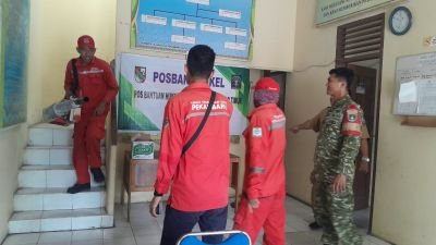 Babinsa Muara Fajar Timur Kawal Fogging, Warga Diingatkan Waspadai DBD Saat Musim Hujan