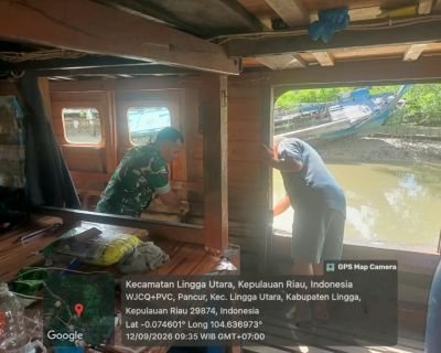 Babinsa Pancur Sambangi Nelayan, Dorong Perbaikan Kapal untuk Kembali Melaut