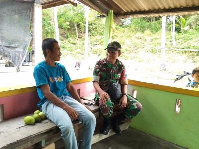 Babinsa Pauh Turun ke Pesisir, Perkuat Silaturahmi dengan Nelayan