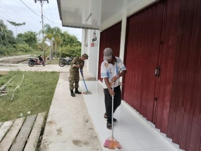 Babinsa Pratu Aldimas Pastikan KDKMP Alah Air Timur Terawat Jelang Operasional