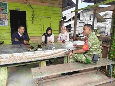 Babinsa Sepempang Serap Aspirasi Warga dan Sosialisasikan Rekrutmen TNI AD
