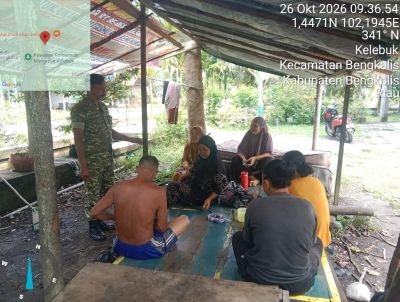 Babinsa Sertu Amroni melaksanakan Komsos Kampung Pancasila di desa Kelebuk