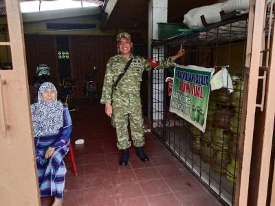 Babinsa Tangkerang Timur Data Usaha Warga, Sekaligus Ajak Masyarakat Tingkatkan Kepedulian