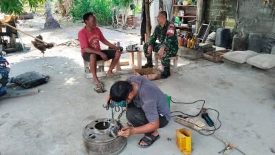 Babinsa Tanjung Kilang Aktif, Pelda Erdianto Perkuat Kedekatan Warga
