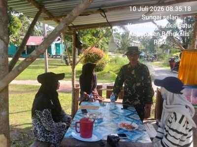 Di Pondok Sederhana, Babinsa Koramil 05/Bukit Batu Menyalakan Semangat Pancasila di Tengah Warga