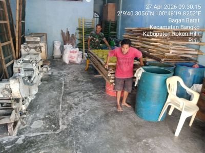 Dukung Ekonomi Kerakyatan, Babinsa Koramil 0321-01/Bangko Pantau Usaha Pembuatan Mie di Bagan Kota