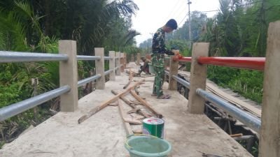 Jembatan Beton Teluk Dalam Masuk Tahap Akhir, Hari Ini Pengecatan dan Pengecoran Tiang Pagar