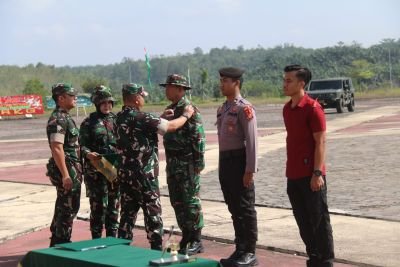 kasdam-xixtuanku-tambusai-tutup-tmmd-ke-127-pekanbaru-jalan-baru-dan-rtlh-tuntas-dibangun