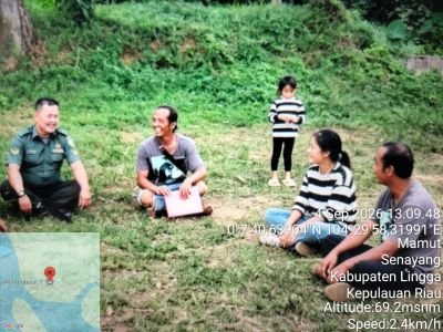 Kesiapsiagaan Dini Jadi Kunci, Babinsa Koramil 06/Senayang Cegah Risiko Bencana di Desa Mamut