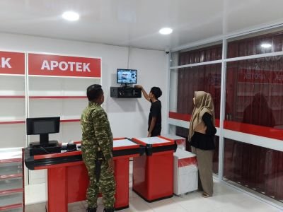 Kodim 0301/Pekanbaru Dukung Pengembangan KDKMP, Babinsa Dampingi Pemasangan CCTV