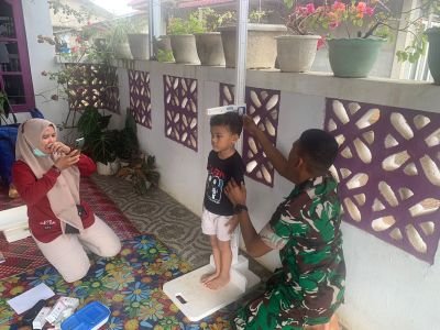 Kompi Kesehatan Yonif TP 850/SC Hadiri Posyandu Peranap Guna Cegah Stunting Balita