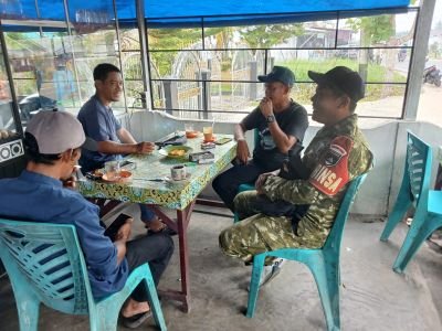 Komsos Babinsa Koramil 03/Tempuling Jadi Ruang Bertukar Informasi dengan Warga