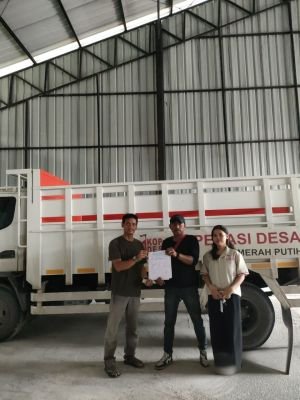 KOPERASI DESA MERAH PUTIH KESUMBO AMPAI TERIMA SATU UNIT TRUK 6 RODA