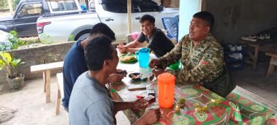 Manfaatkan Kedai Kopi, Babinsa Koramil 08/KM Laksanakan Komsos Bersama Warga Binaan