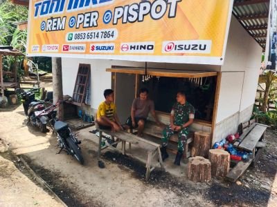 Melalui Komsos, Babinsa Ajak Warga Tingkatkan Keamanan Lingkungan